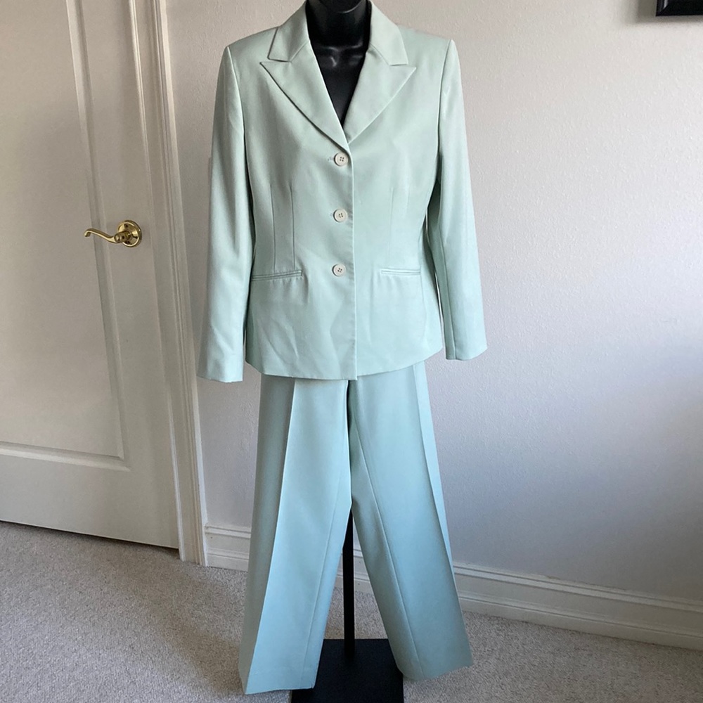 Anne Klein Mint Green 2-piece Suit